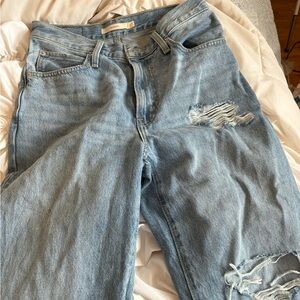 Levi blue jeans minimal rips